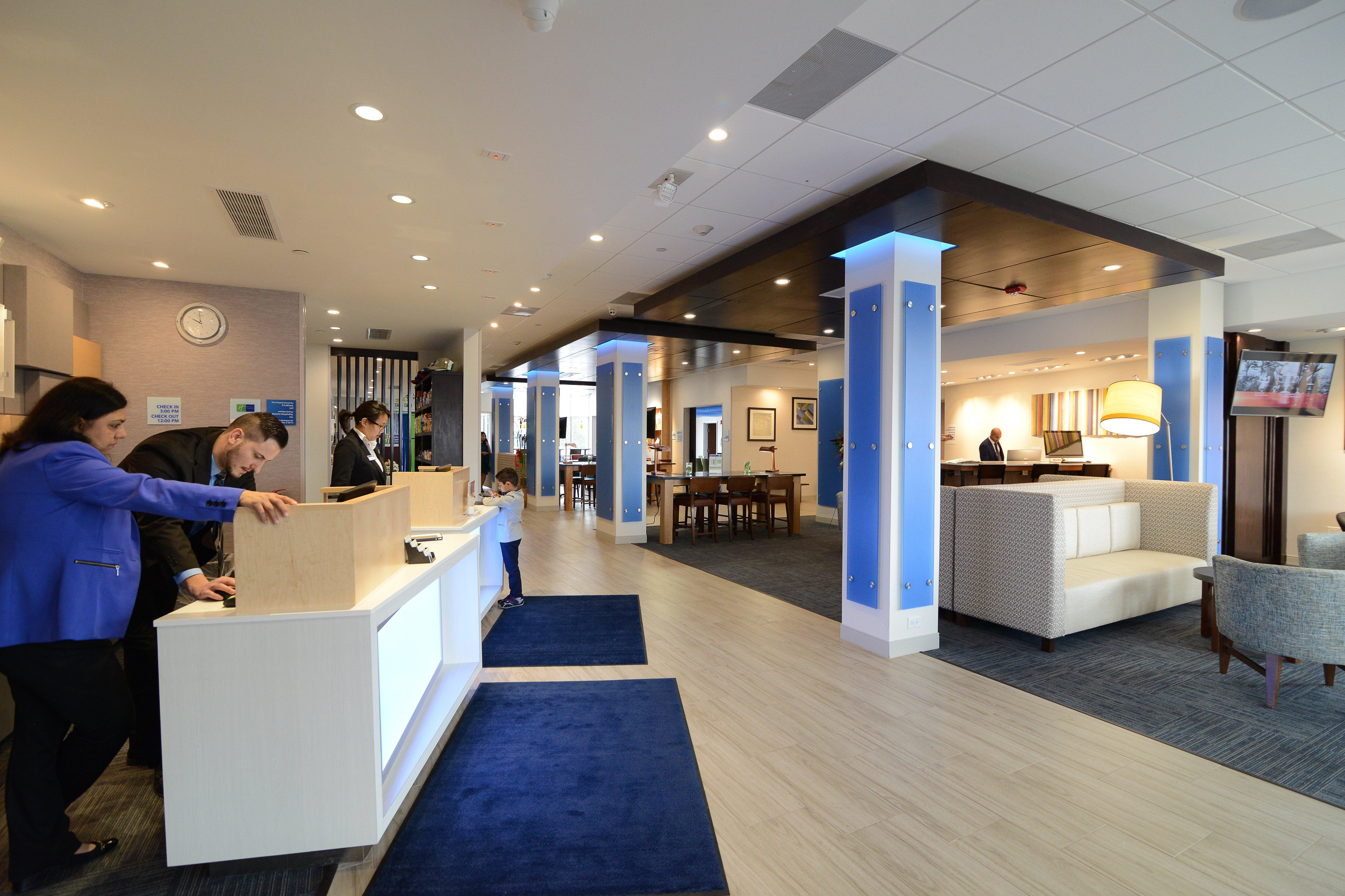 Holiday Inn Express & Suites Chicago North Shore - Niles By Ihg Eksteriør billede