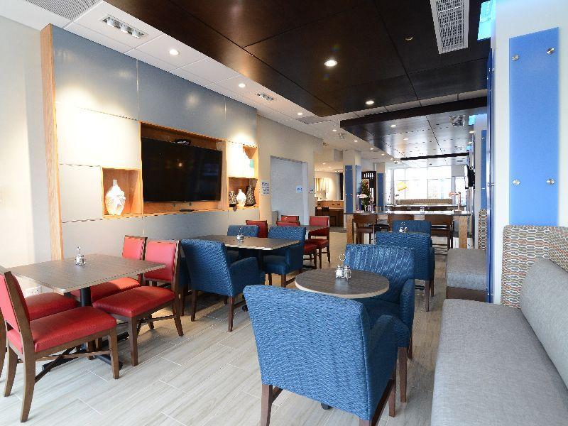 Holiday Inn Express & Suites Chicago North Shore - Niles By Ihg Eksteriør billede