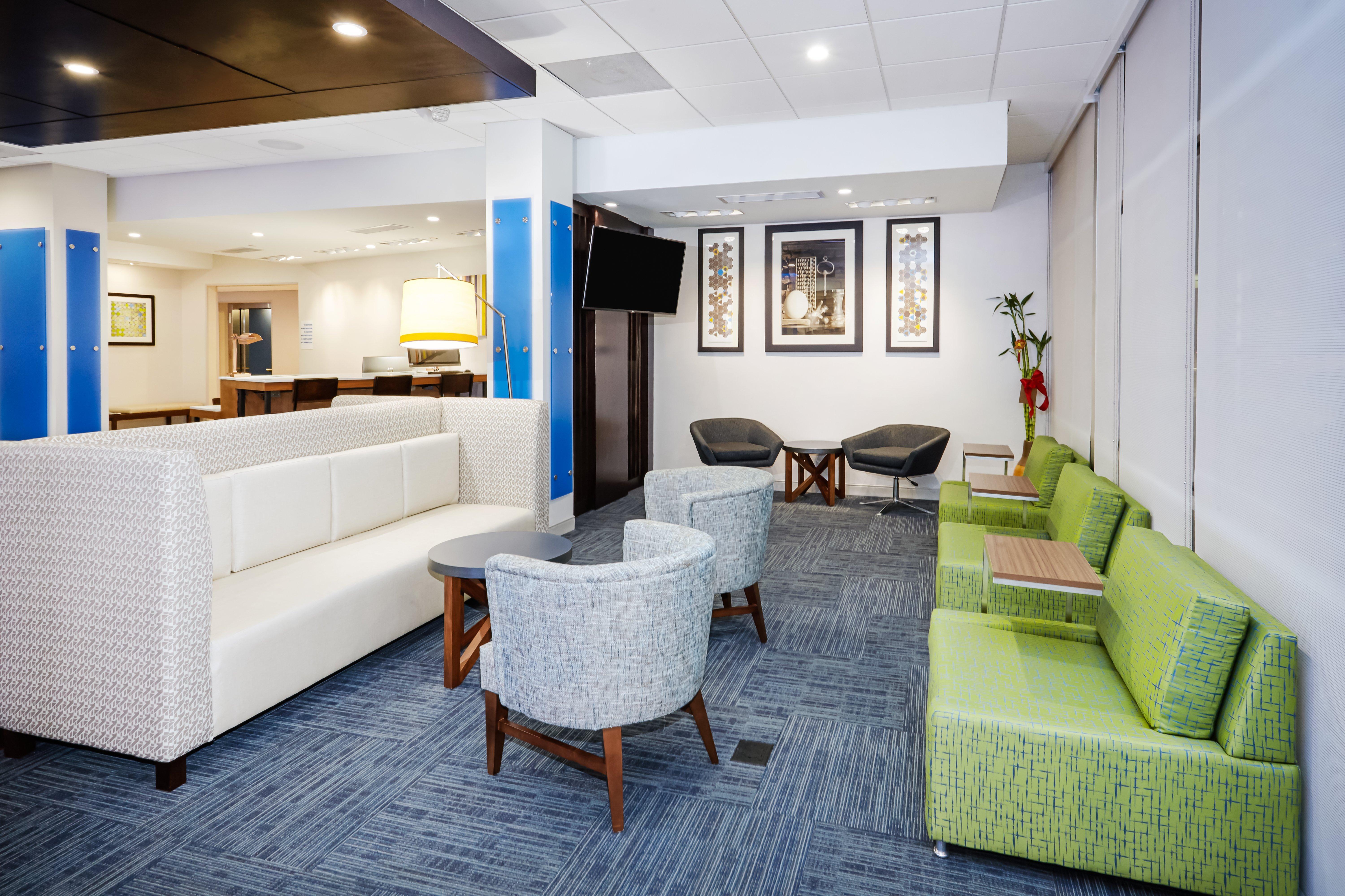 Holiday Inn Express & Suites Chicago North Shore - Niles By Ihg Eksteriør billede
