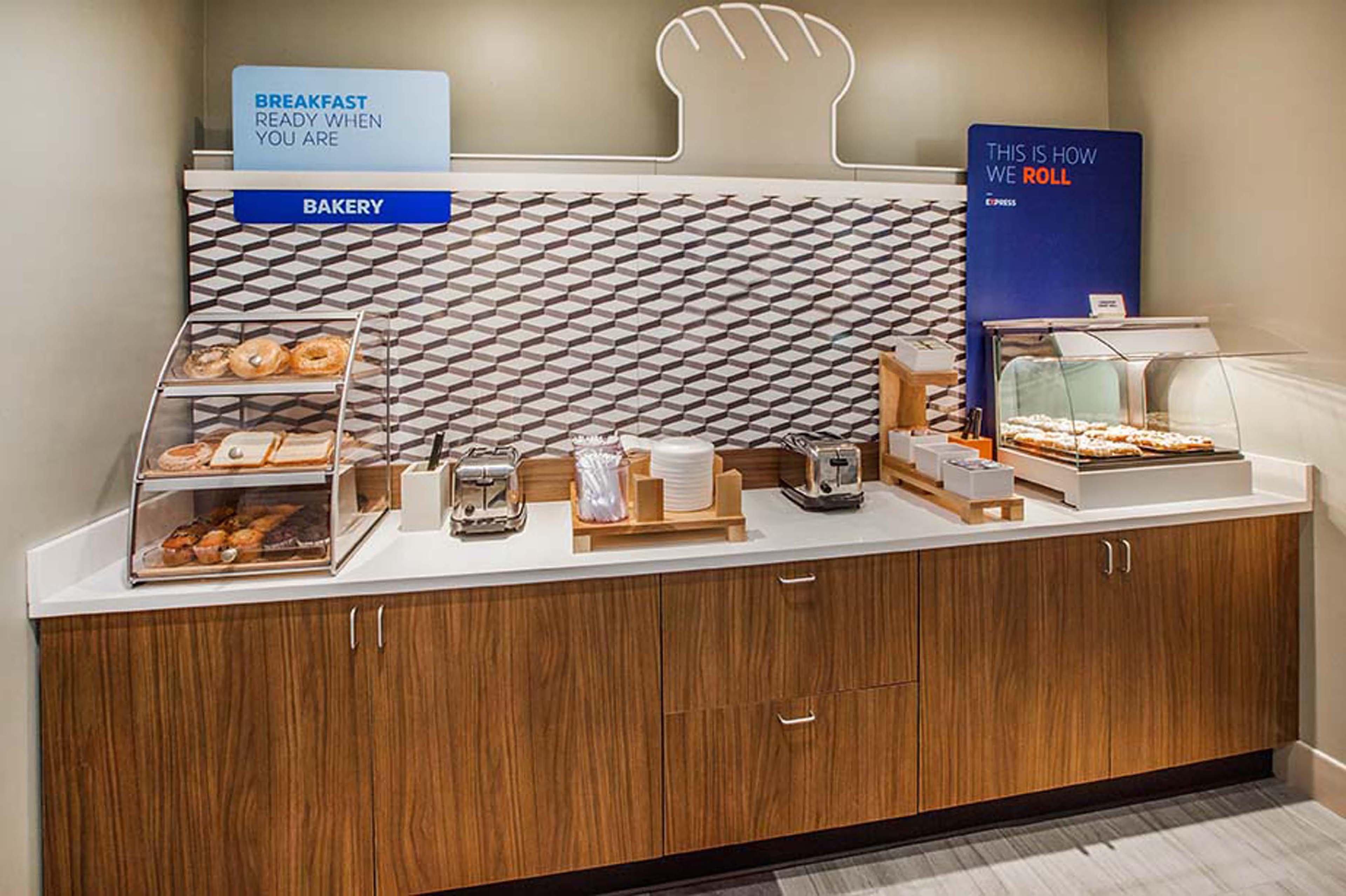 Holiday Inn Express & Suites Chicago North Shore - Niles By Ihg Eksteriør billede