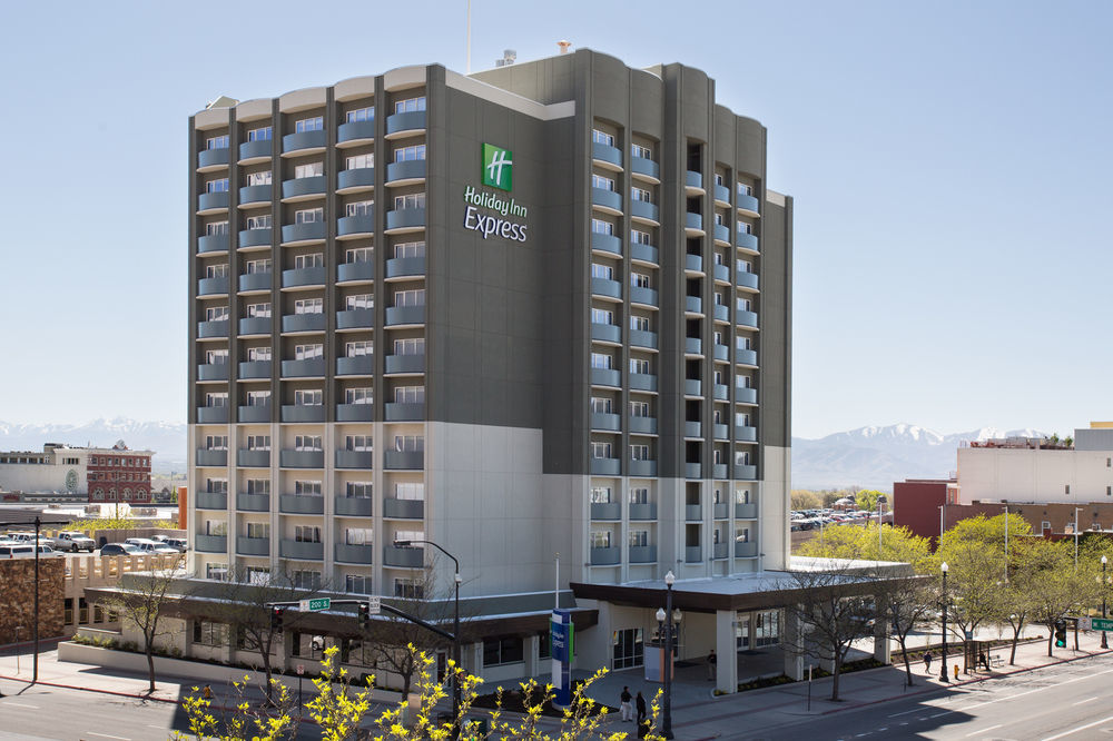 Holiday Inn Express & Suites Chicago North Shore - Niles By Ihg Eksteriør billede